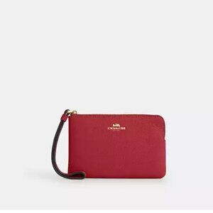 COACH Corner Zip Wristlet Pebbled leather/Gold/True Red